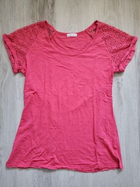 💐5/$35💐 Pink Coral Open Lace Sleeve Tee - Warehouse One - L
